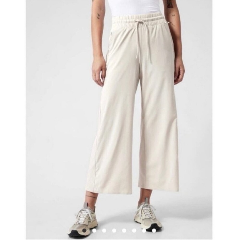 Athleta Women’s Avenue Wide Leg Crop Pant Beige size 14 athletic athleisure
